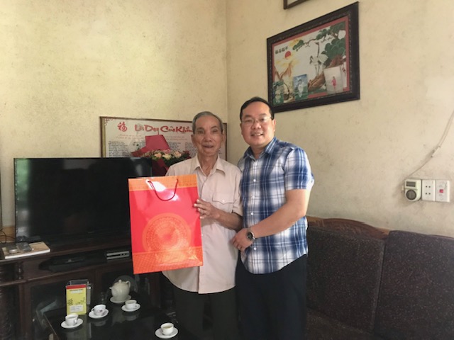 Lãnh đạo Ban Tuyên giáo Tỉnh ủy thăm, tặng quà thương binh, bệnh binh là thân nhân của cán bộ, công chức Ban Tuyên giáo Tỉnh ủy