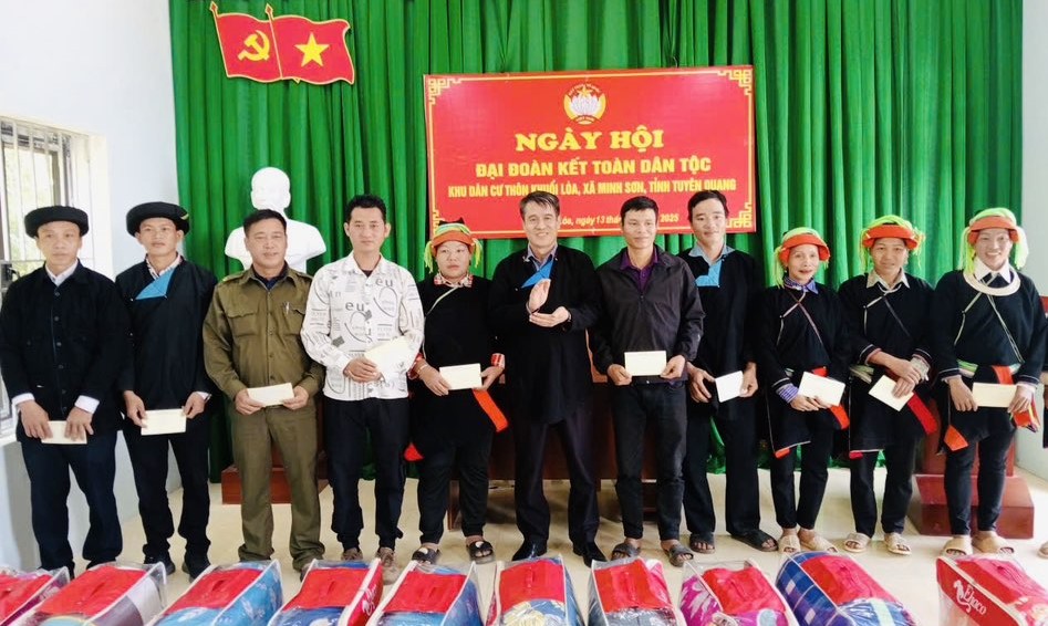 Thôn Khuổi Lòa mở hội