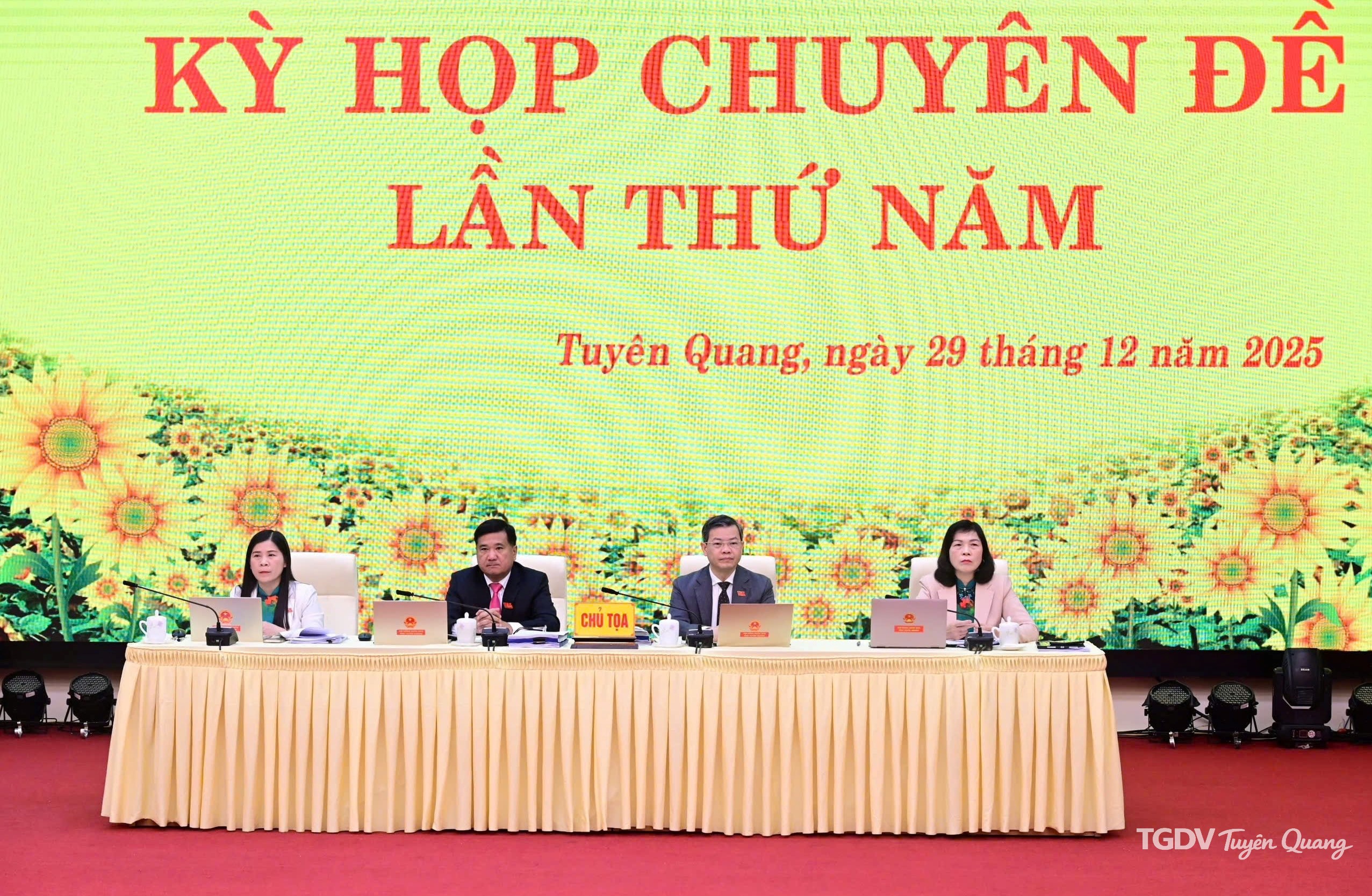 Kỳ họp chuyên đề thứ năm, HĐND tỉnh khóa XIX: Quyết nghị nhiều nội dung quan trọng, cấp thiết