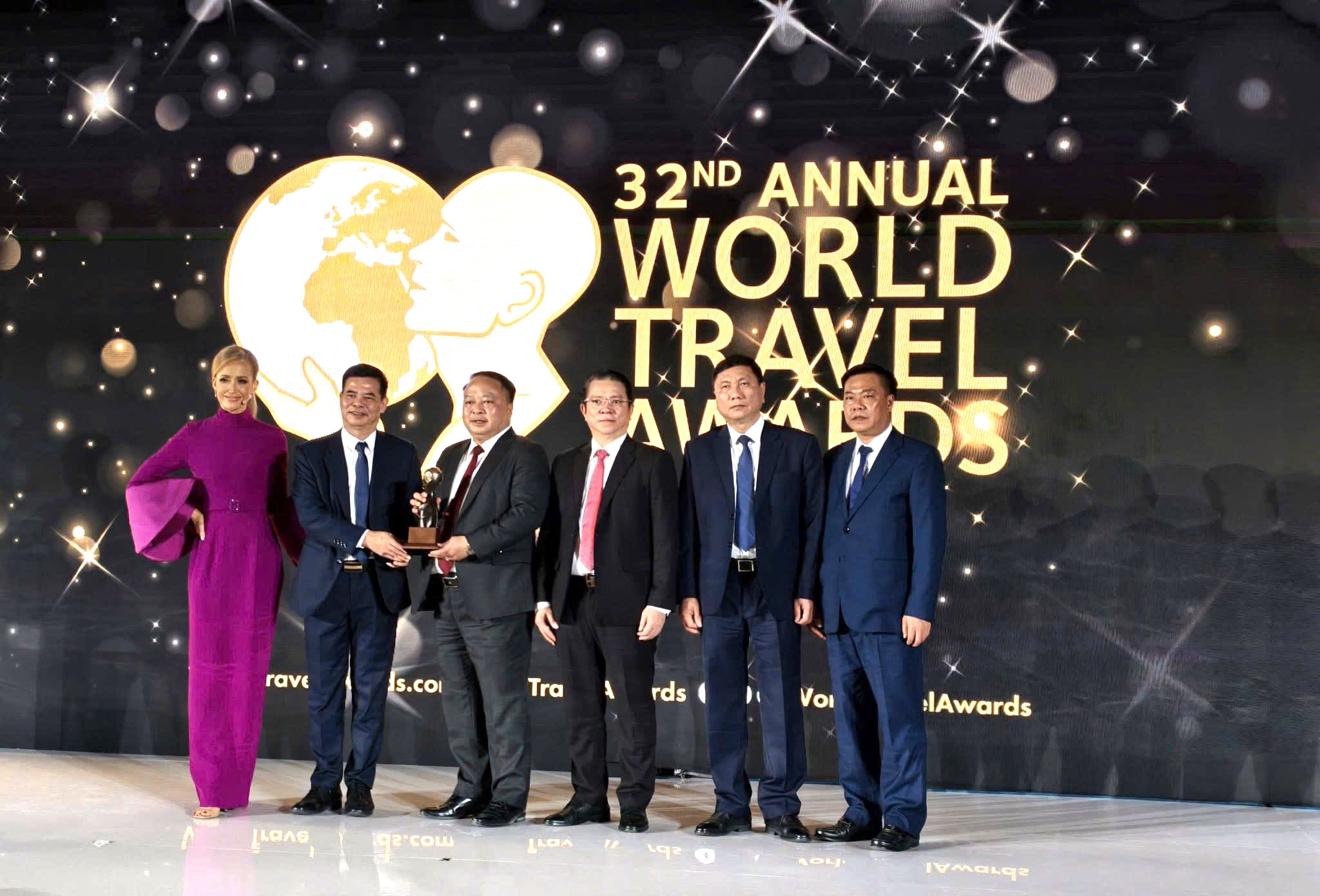 Cao nguyên đá Đồng Văn được vinh danh Điểm đến văn hóa hàng đầu thế giới 2025 tại Bahrain