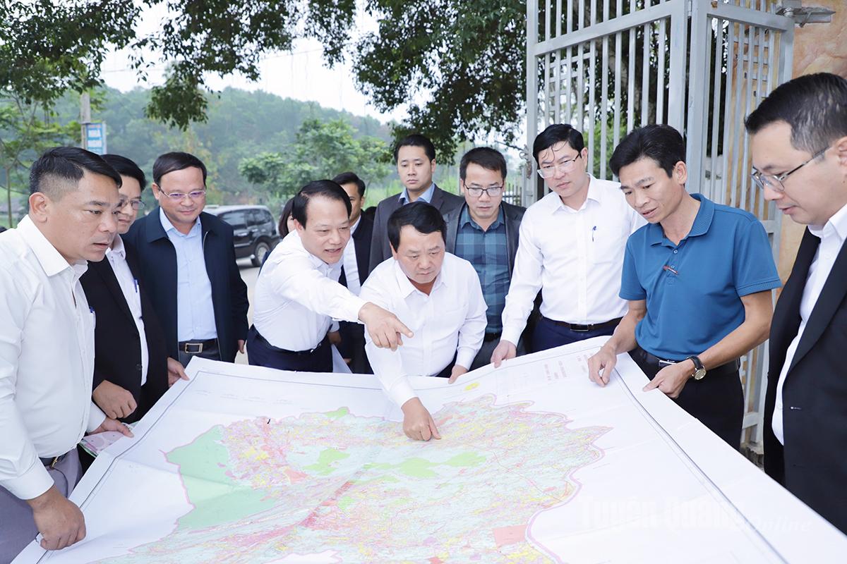 Bí thư Tỉnh ủy Hầu A Lềnh khảo sát quy hoạch phát triển hạ tầng giao thông khu vực phía Nam tỉnh