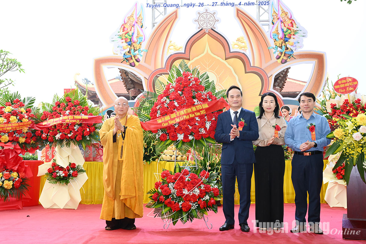 Lãnh đạo tỉnh chúc mừng Đại lễ Phật đản 2025