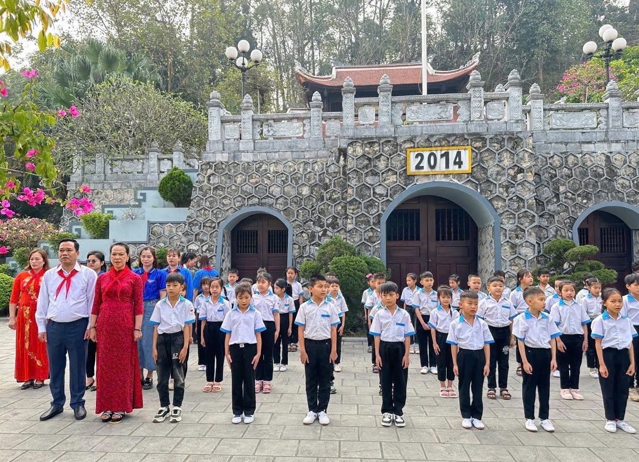 Kết nạp Đội tại các “Địa chỉ đỏ” góp phần làm tốt  công tác giáo dục truyền thống trên địa bàn tỉnh Tuyên Quang