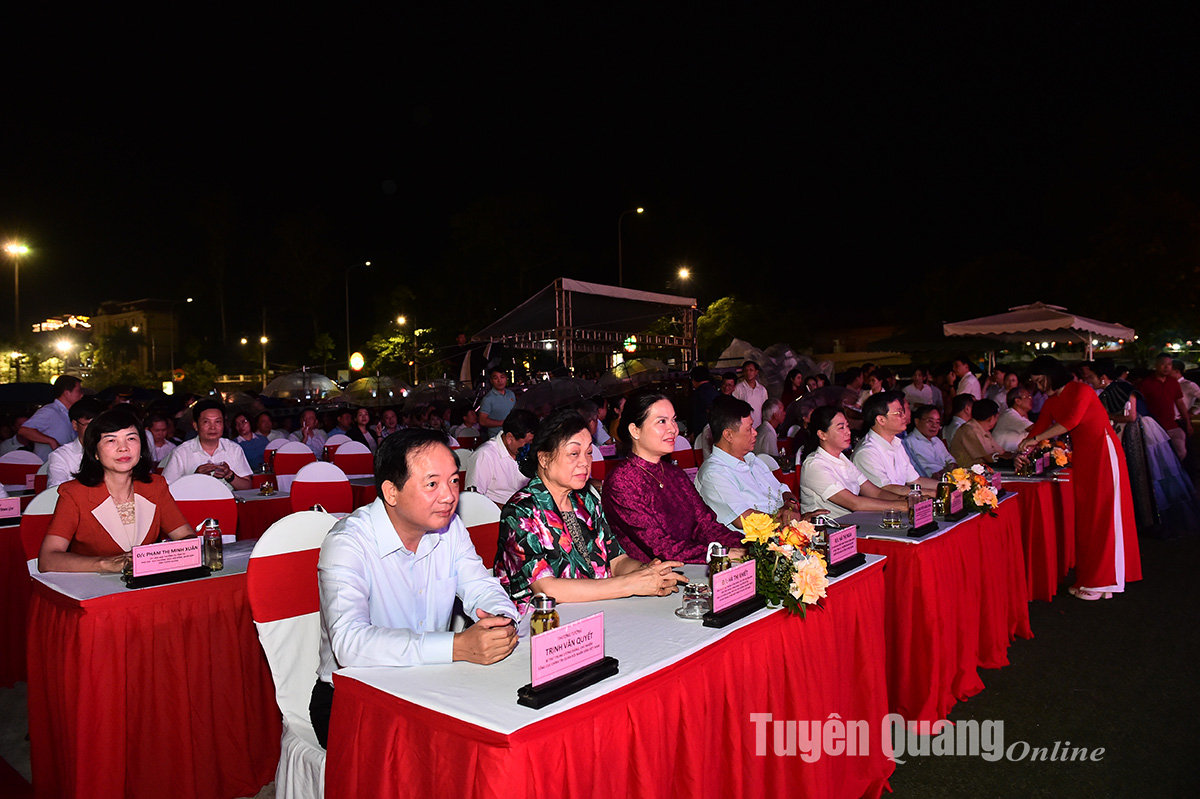 Chương trình nghệ thuật "Âm vang ngày mới"
