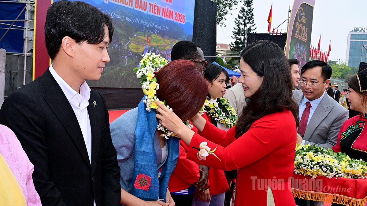 Tuyên Quang đón những vị khách du lịch đầu tiên của năm 2026